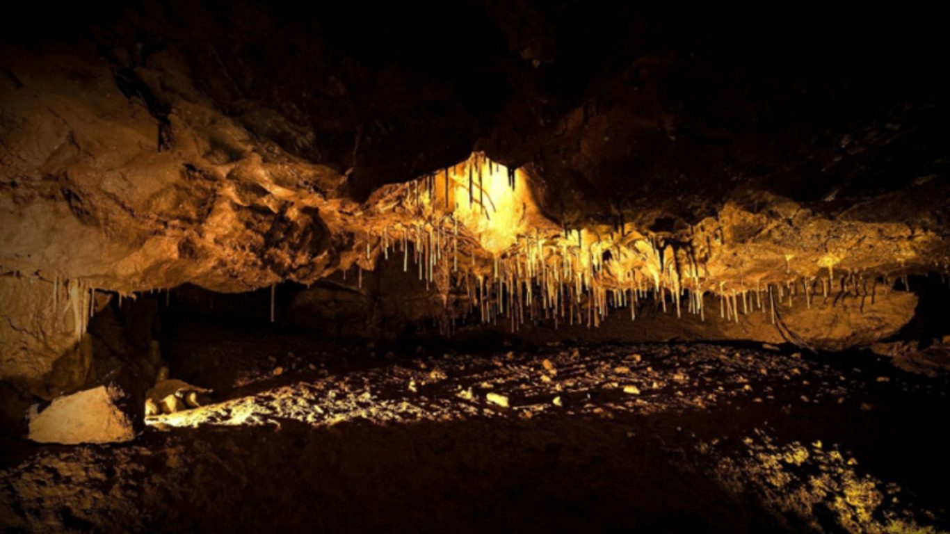 ballyroe-heights-hotel-crag-cave