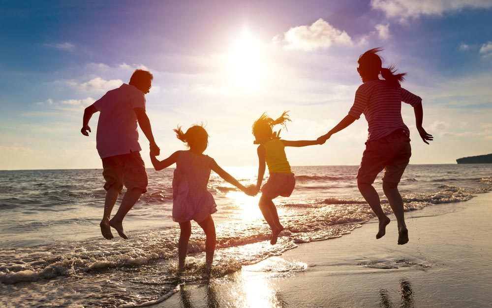 family-on-beach-1920×1080-fp_mm-fpoff_0_0