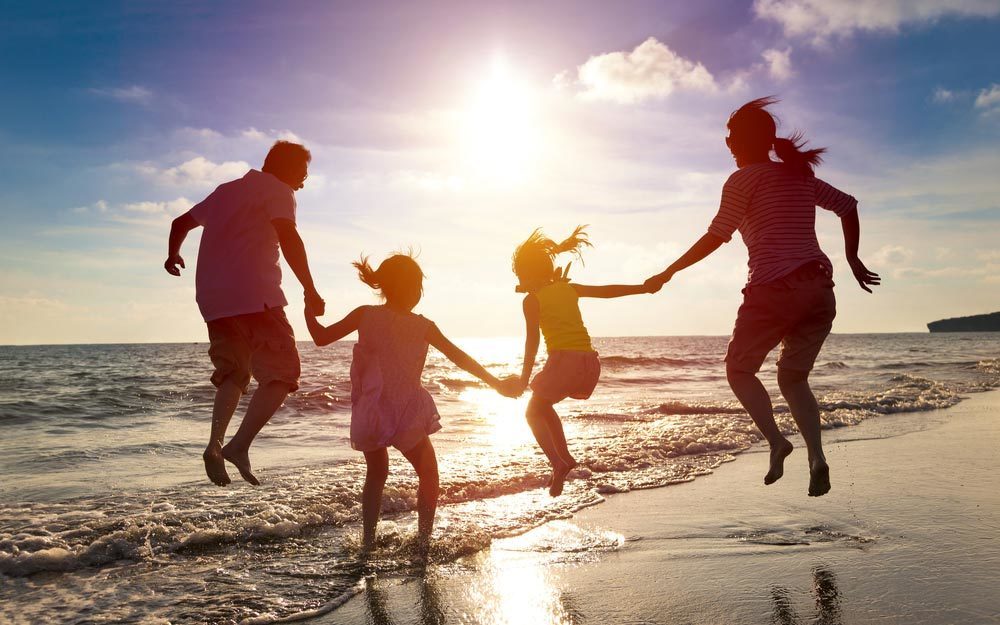 family-on-beach-1920×1080-fp_mm-fpoff_0_0